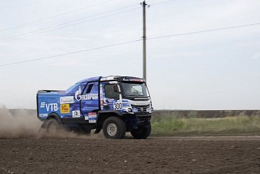 Участников ралли «Шелковый путь» встретили оренбуржцы